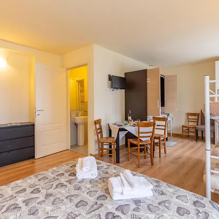Gorgeous In With Kitchen Apartment